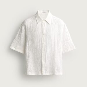 Chemise coton bio blanche à manches courtes motif gaufré, col classique, boutonnée sur l'avant