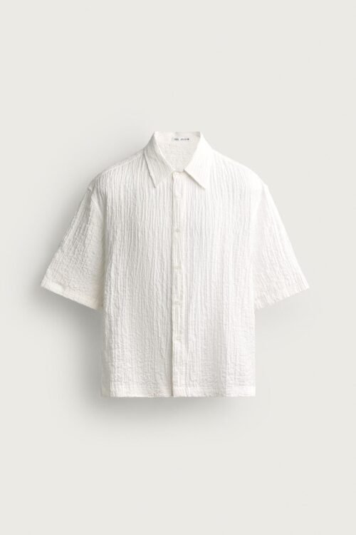 Chemise coton bio blanche à manches courtes motif gaufré, col classique, boutonnée sur l'avant