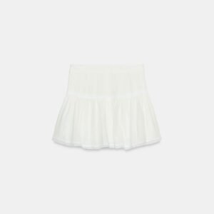 Jupe courte en coton bio blanche avec taille haute et volant léger, détail dentelle au bas