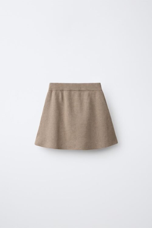 Jupe fille en lin naturel beige vue de dos, taille enfant, coupe évasée simple et fluide
