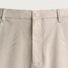 Pantalon chino homme beige en coton bio, détail taille avec bouton et passants, coloris naturel
