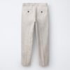 Pantalon garçon en lin beige naturel vu de dos, poches arrière boutonnées, taille enfant