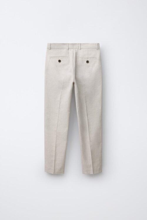 Pantalon garçon en lin beige naturel vu de dos, poches arrière boutonnées, taille enfant
