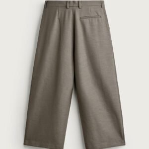 Pantalon lin gris homme vue dos, taille avec passants et poche passepoilée, finition lisse