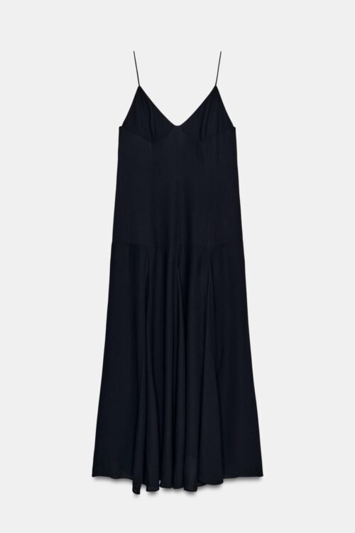 Robe midi en coton bio bleu marine à fines bretelles, coupe fluide et plissée, sans mannequin