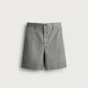 Short chino en coton bio gris pour homme, taille mi-haute, vue face produit sur fond clair