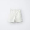 Short garçon en lin naturel écru clair, taille enfant, ceinture élastiquée et poches (produit visible)