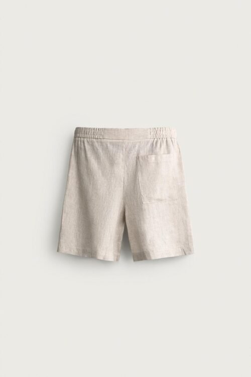 Short en lin naturel écru pour homme, taille élastique et poche arrière visible