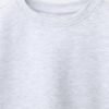 T-shirt garçon coton bio gris uni col rond, gros plan sur le buste et le col, tissu doux