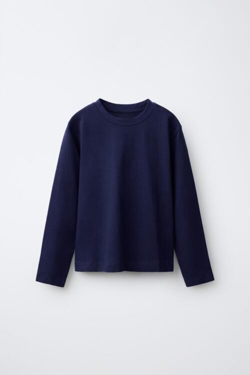 T shirt Coton Bio Marine Garçon Face T‑shirt garçon en coton bio bleu marine manches longues, col rond, vue face sur fond clair
